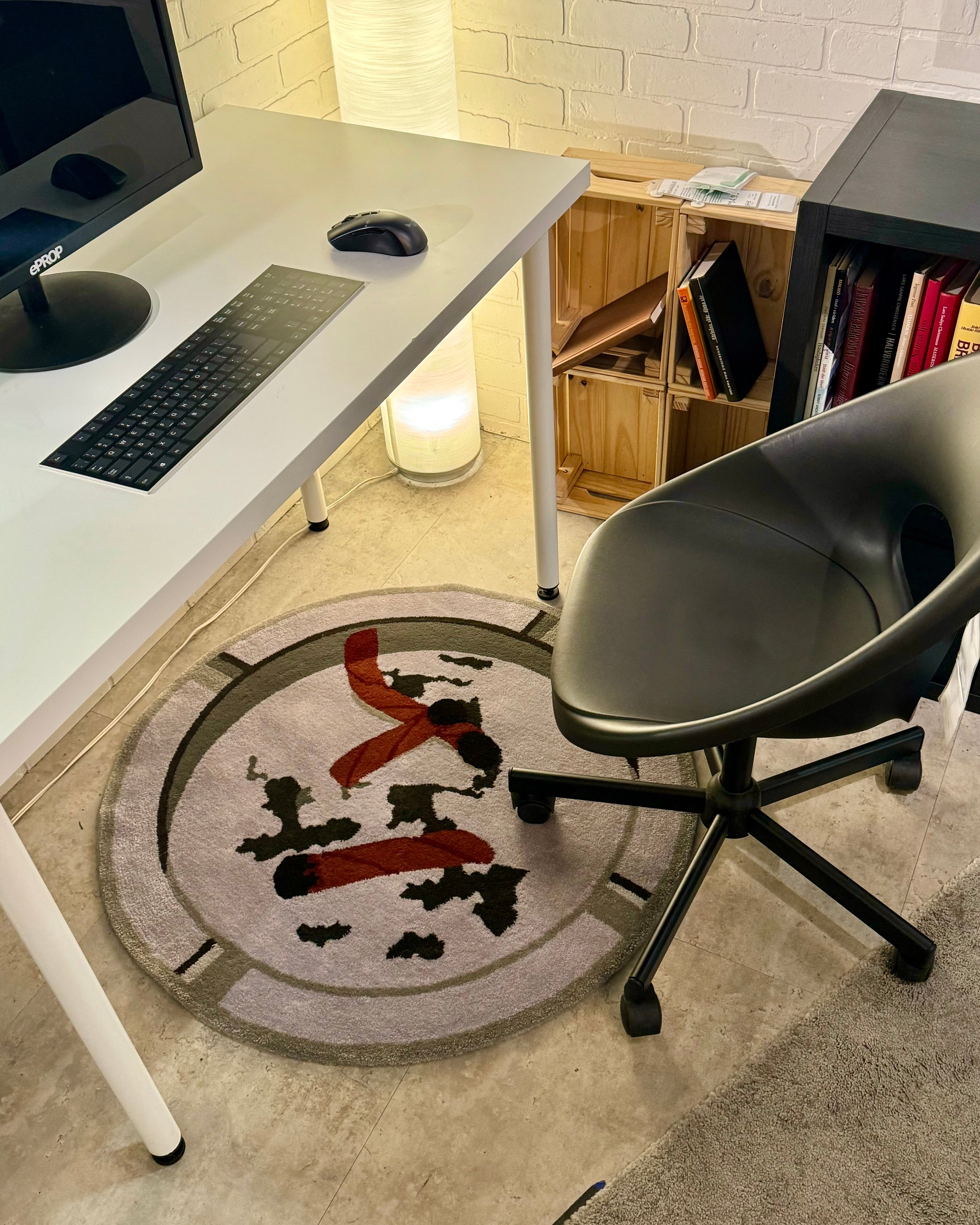 ASHTRAY RUG