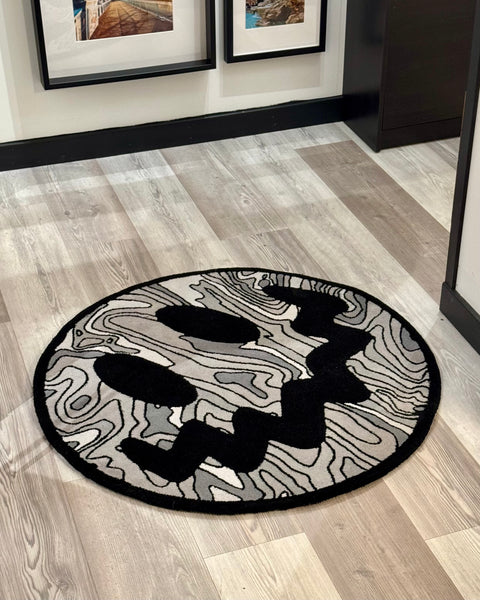 TOPOGRAPHIC SMILE RUG (GRAYSCALE)