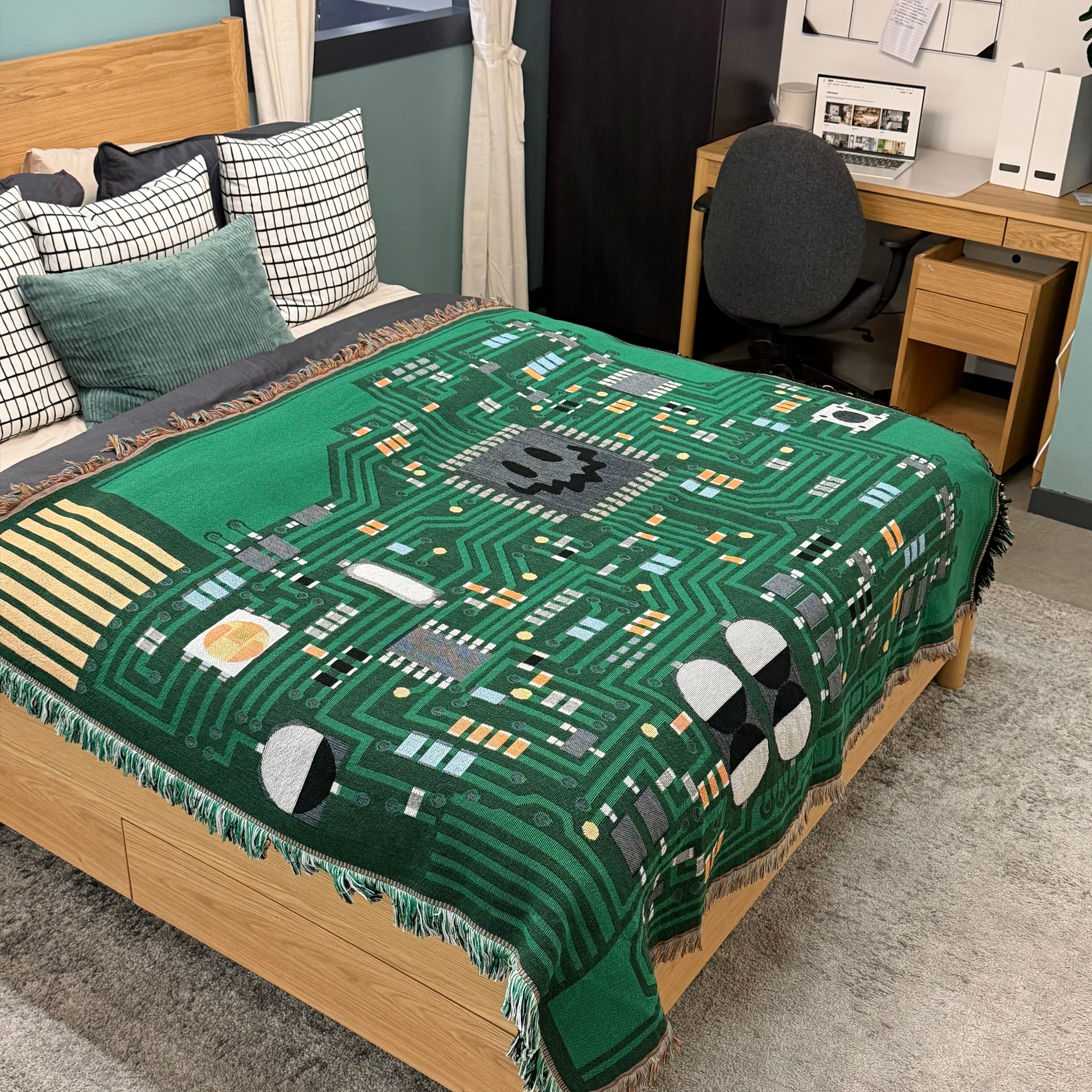 MOTHERBOARD THROW