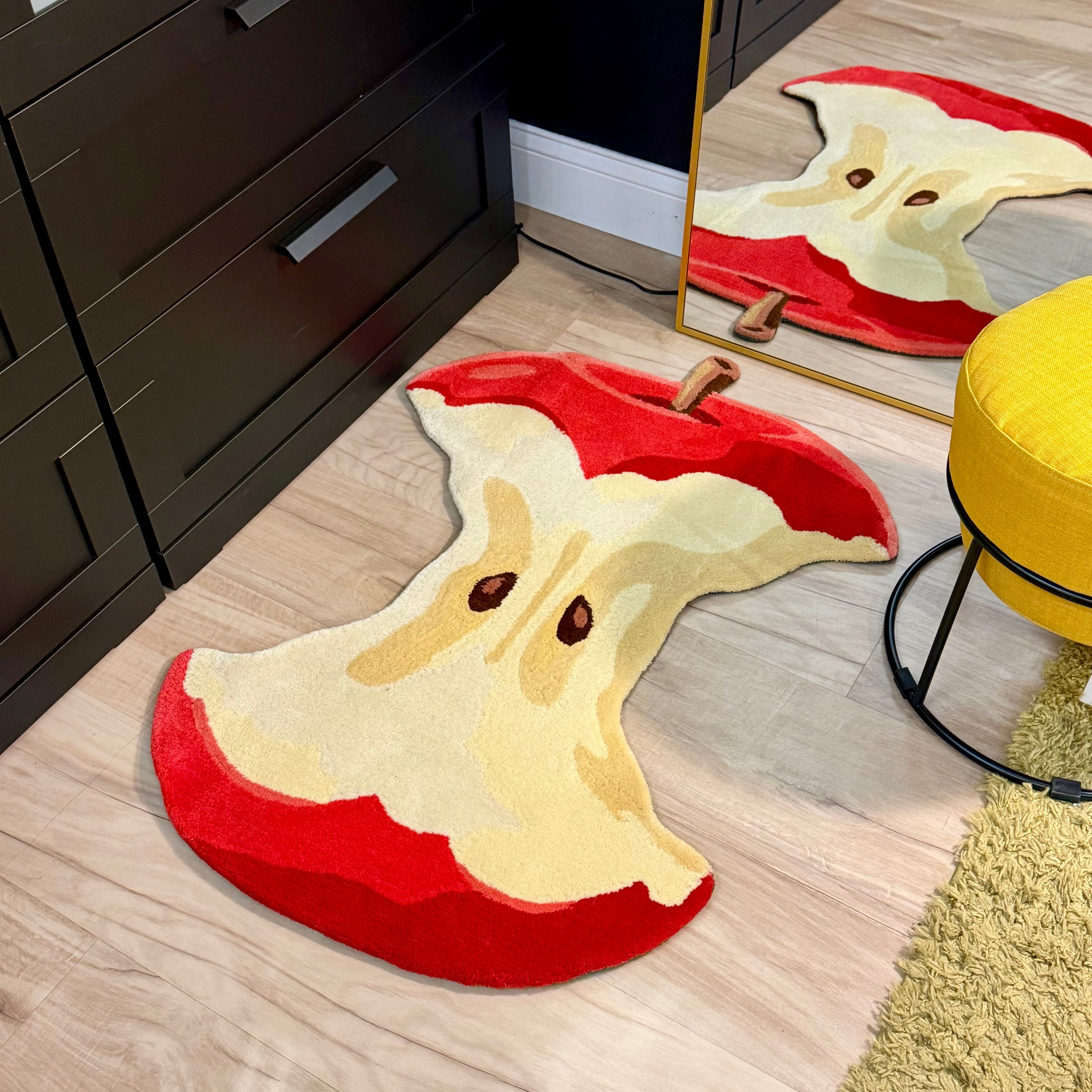 APPLE CORE RUG